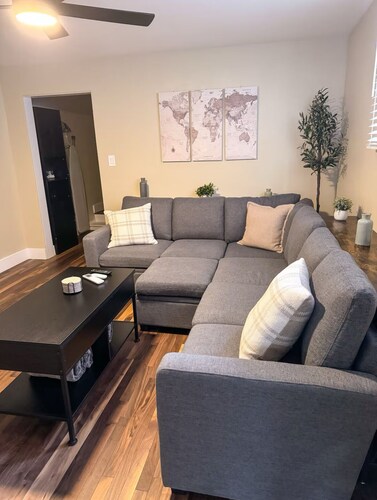 Iron City of South Side Flats Charming 2-bedroom Unit