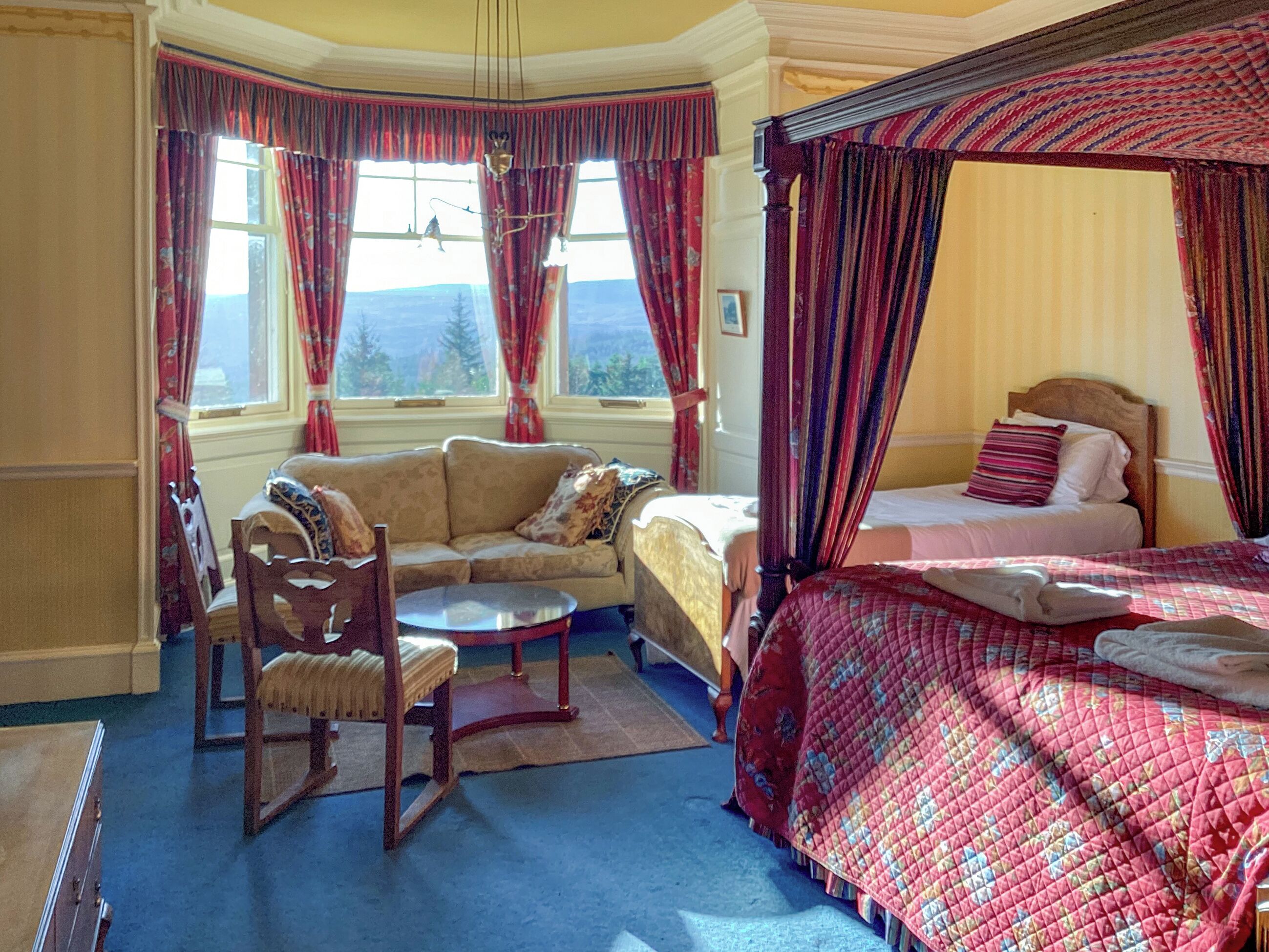 8 عدّة غرف نوم وواي فاي مجانًا وملاءات أسرّة