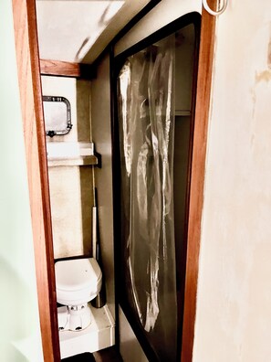 Free toiletries, towels, soap, toilet paper - Sip And Sea  (Bradenton)