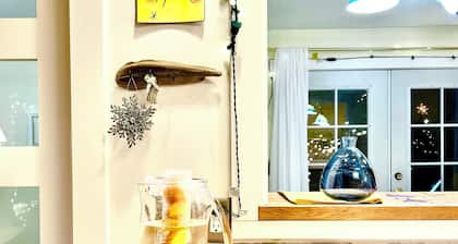 Spacious East Sacramento Cottage with Office, Yard & Fast WiFi