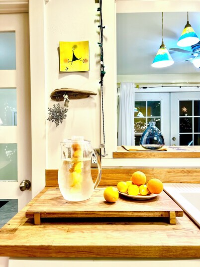 Spacious East Sacramento Cottage with Office, Yard & Fast WiFi