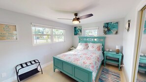 3 bedrooms, in-room safe, iron/ironing board, travel cot - Escape to Paradise: Cozy Poolside Retreat in Bonita Beach (Bonita Springs)