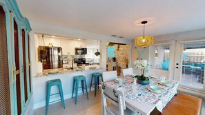 Dining - Escape to Paradise: Cozy Poolside Retreat in Bonita Beach (Bonita Springs)