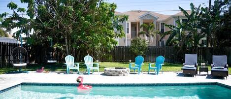 Piscina all'aperto, una piscina riscaldata