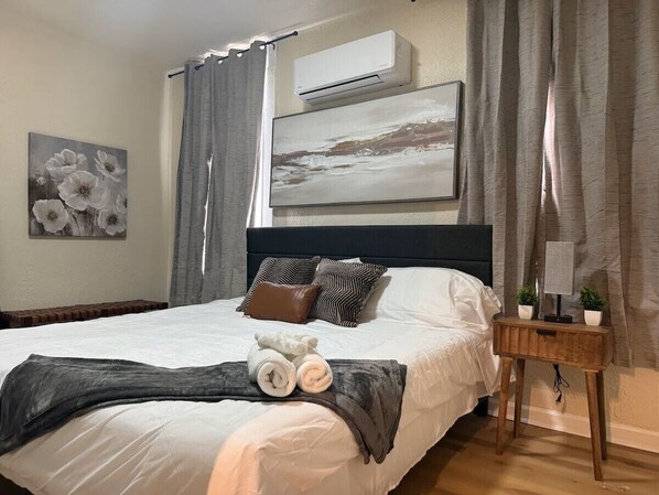 2 bedrooms, iron/ironing board, WiFi, bed sheets