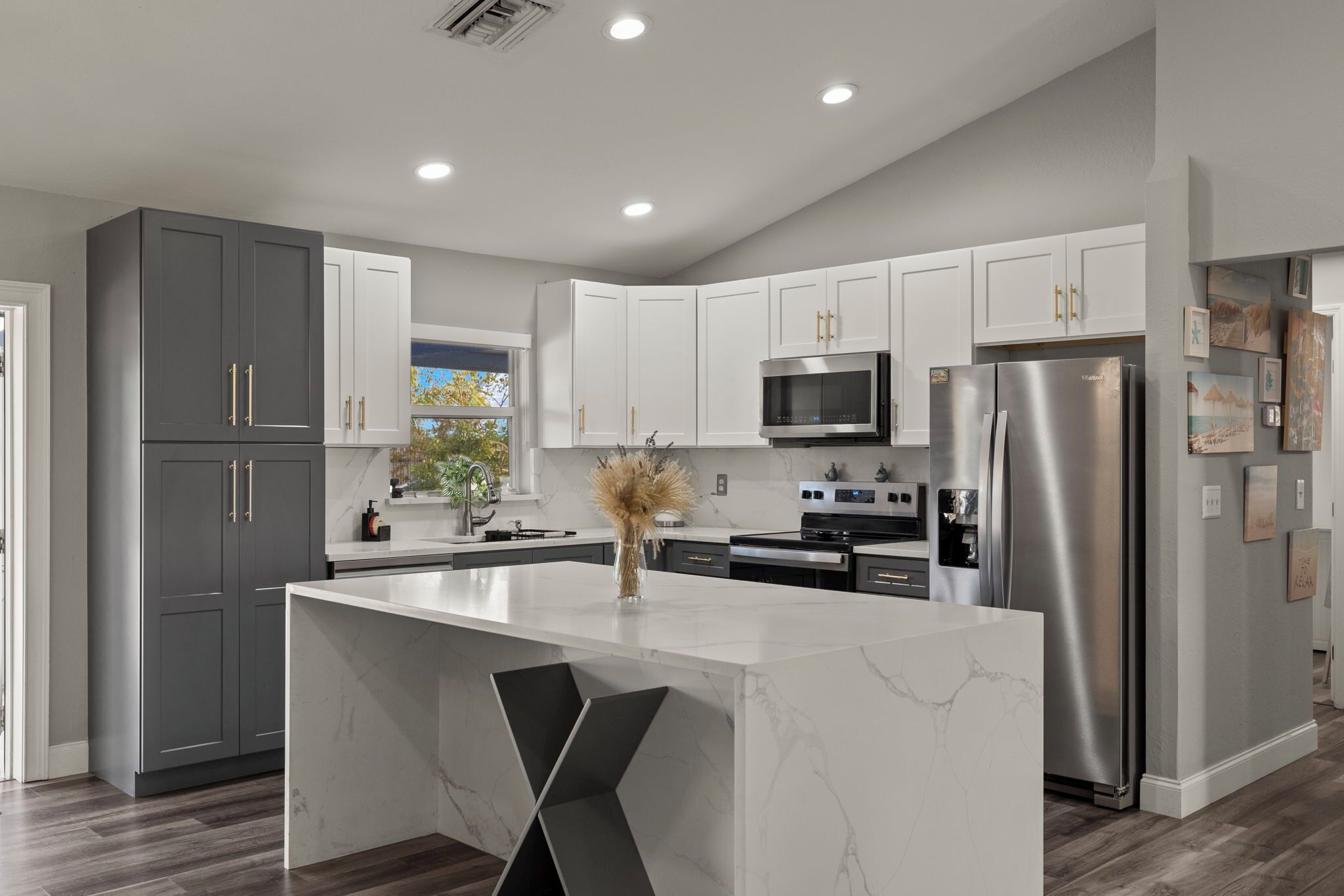 Microondas, horno, parrilla de estufa y lavavajillas 