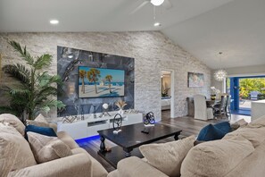 Smart TV y chimenea 