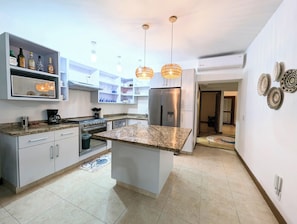 Microwave, oven, stovetop, dishwasher - Casa Acero @ Faro de Mita (Punta Mita)