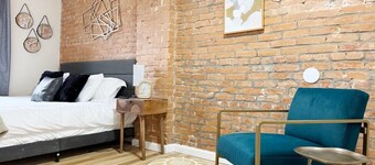 The Cardinal 810 D -3BR-1BA Apt
