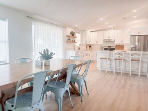 Dining - Hot tub, Beach V-ball Court & Spacious Home, 10 Min to Fort Myers Beach.  (Fort Myers)