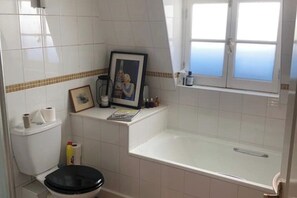 Hårføner, håndklær, såpe og toalettpapir