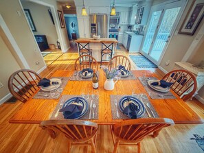 Dining - Barnstable Breeze with Seasonal Pool and Hot tub (West Barnstable)