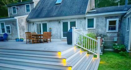Barnstable Breeze with Seasonal Pool and Hot tub