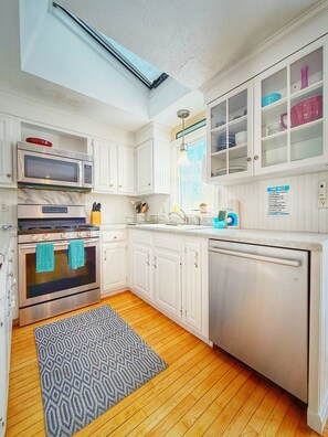 Fridge, microwave, oven, stovetop - Barnstable Breeze with Seasonal Pool and Hot tub (West Barnstable)