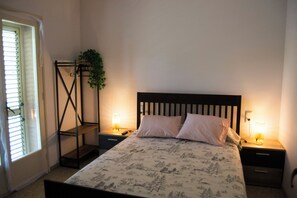 Habitación doble clásica, balcón, vista al jardín | Wifi gratis 