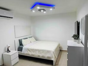 1 bedroom, bed sheets
