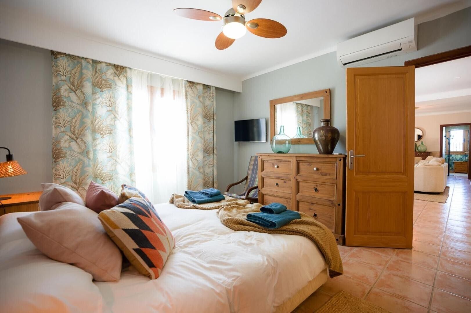 4 habitaciones, tabla de planchar con plancha y wifi gratis 