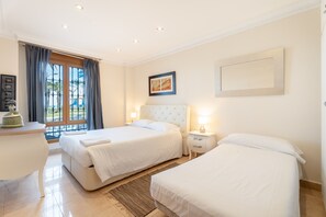 8 habitaciones, tabla de planchar con plancha y wifi gratis 