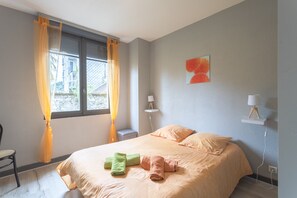 2 makuuhuonetta, silitysrauta/-lauta, ilmainen Wi-Fi, vuodevaatteet