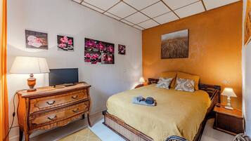 2 slaapkamers, een strijkplank/strijkijzer, gratis wifi, beddengoed