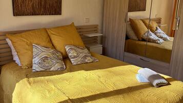 2 bedrooms, iron/ironing board, free WiFi, bed sheets