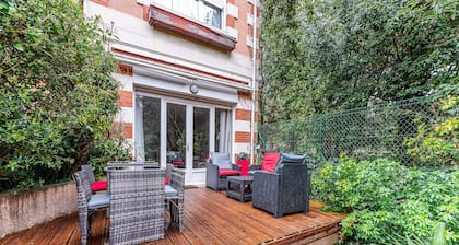 Cozy Apartment in Arcachon, 300m from Beach, Garden, Terrace, Private Parking – 4 Guests