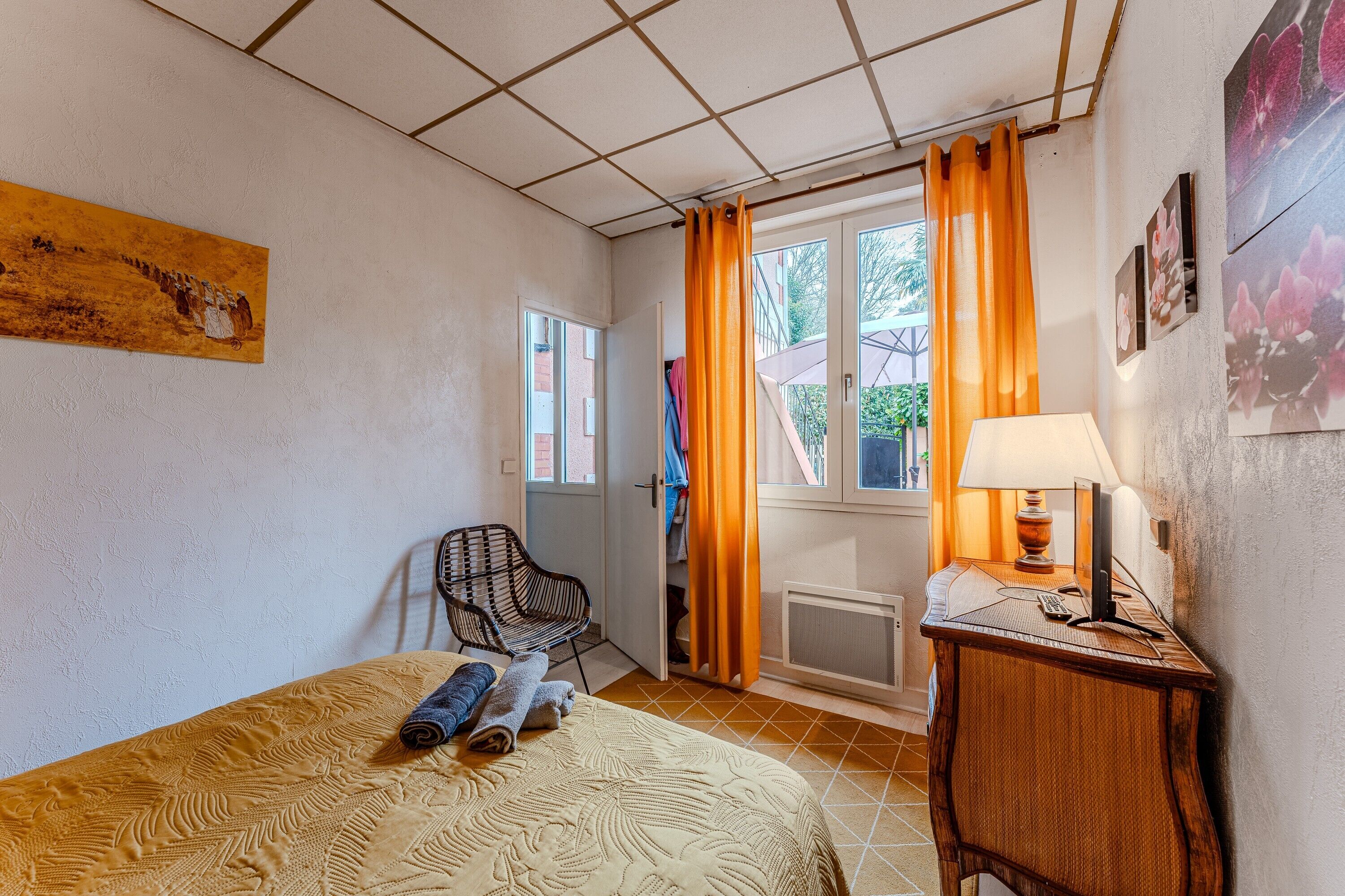 2 bedrooms, iron/ironing board, free WiFi, bed sheets