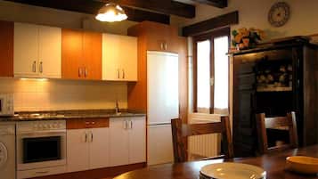 Fridge, microwave, dishwasher, coffee/tea maker
