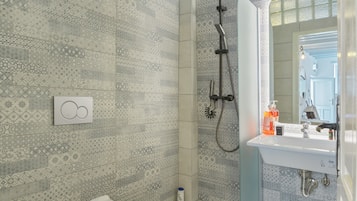 Ducha, secador de pelo, toallas