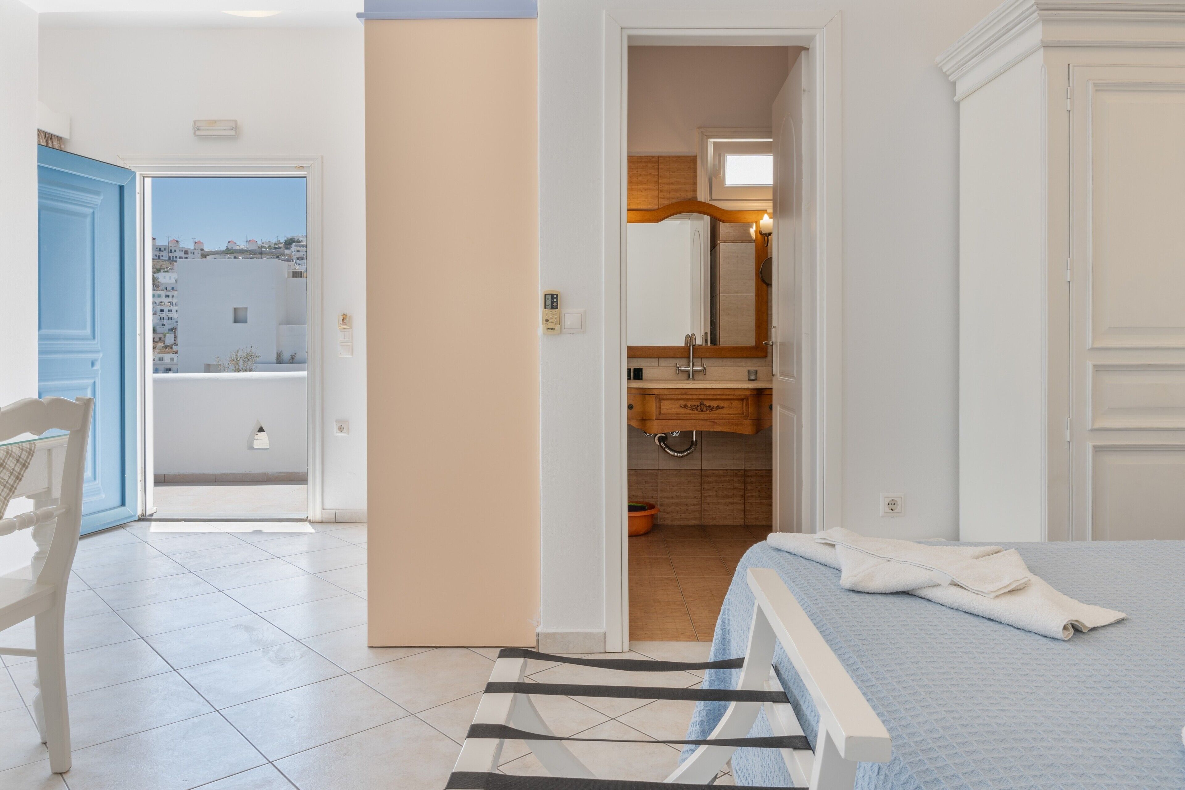 1 chambre, fer et planche à repasser, Wi-Fi gratuit, draps fournis