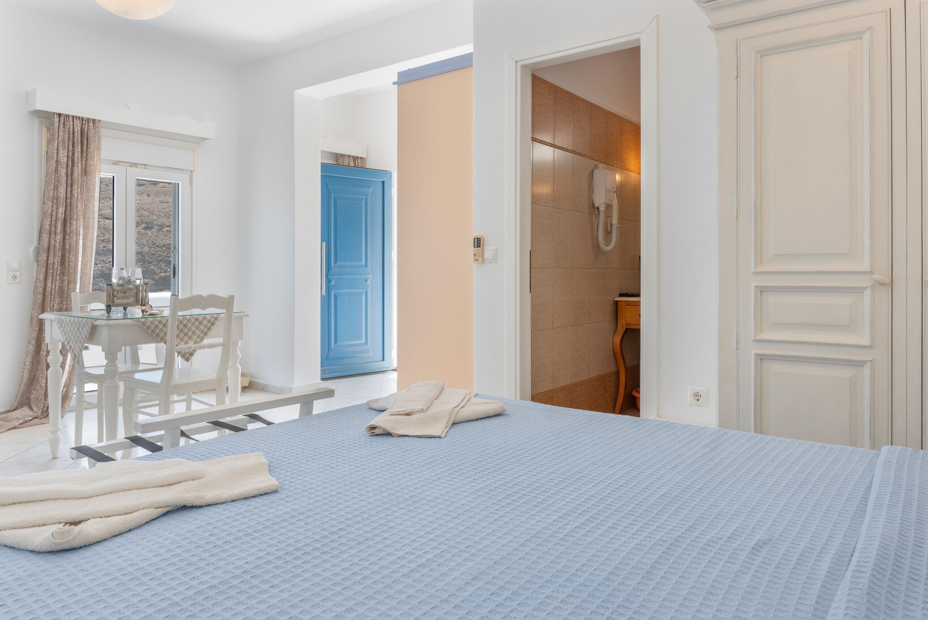 1 chambre, fer et planche à repasser, Wi-Fi gratuit, draps fournis