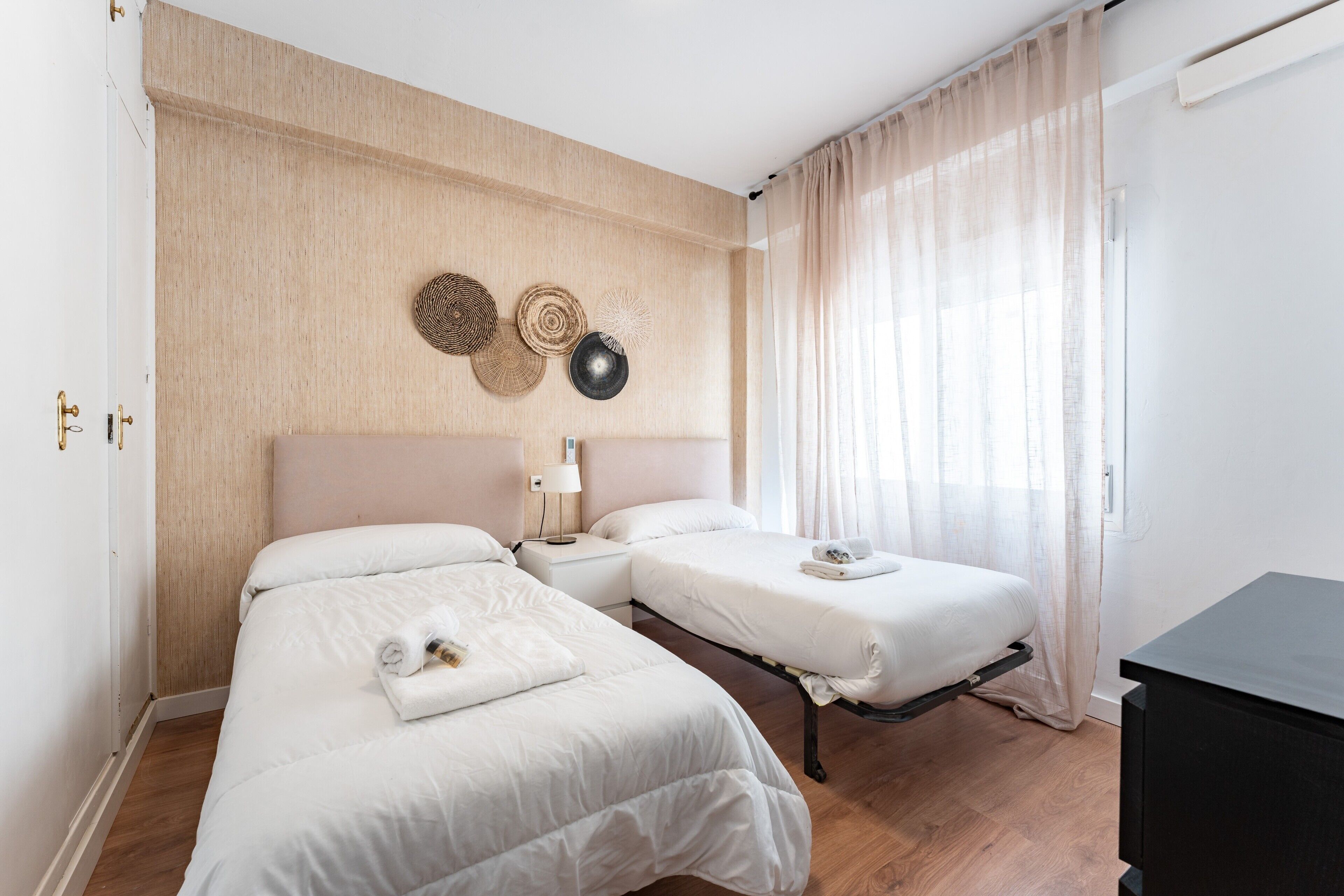 3 slaapkamers, een strijkplank/strijkijzer, gratis wifi, beddengoed