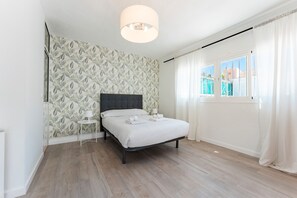 3 bedrooms, iron/ironing board, free WiFi, bed sheets