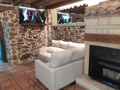 Country House 'El Mirador Del Pedroso' with Mountain View, Private Terrace and Wi-Fi