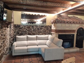 TV, fireplace, DVD player