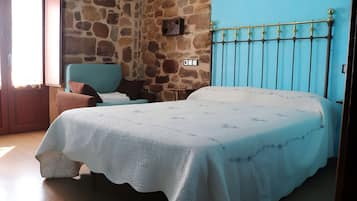 6 bedrooms, free WiFi, bed sheets