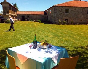 تناول الطعام بالخارج