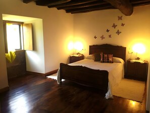 10 عدّة غرف نوم وواي فاي مجانًا وملاءات أسرّة