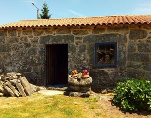 Exterior detail - Country House 'Portomeñe' with Mountain View, Private Garden and Wi-Fi (Chantada)