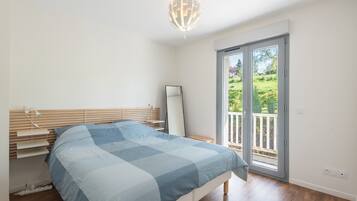 3 slaapkamers, een bureau, een strijkplank/strijkijzer, gratis wifi