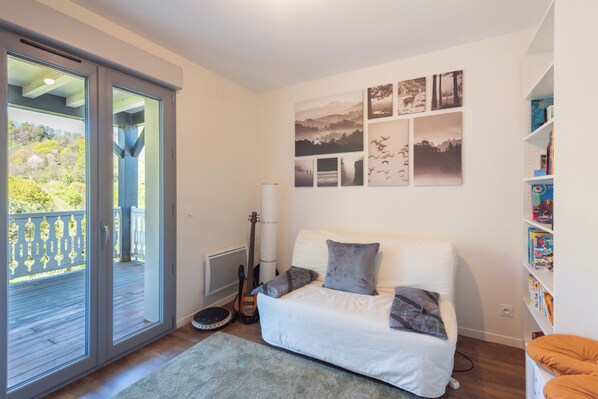 TV, DVD player, stereo