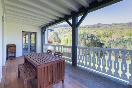 Superbe appartement rénové à Bagnères-de-Bigorre, 7 pers., vue montagne, terrasses, jardin partagé