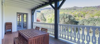 Beautiful renovated apartment in Bagnères-de-Bigorre, 7 guests, mountain view, terraces