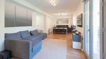 Fernseher, DVD-Player, Stereoanlage