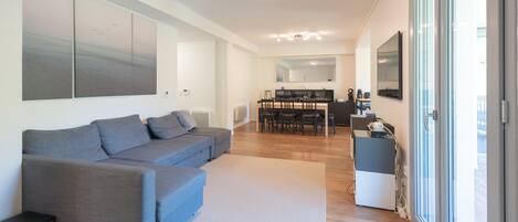 Fernseher, DVD-Player, Stereoanlage