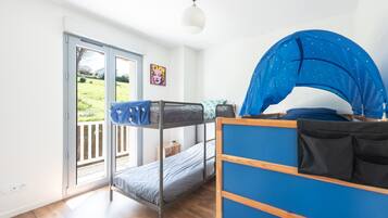 3 Schlafzimmer, Schreibtisch, Bügeleisen/Bügelbrett, kostenloses WLAN