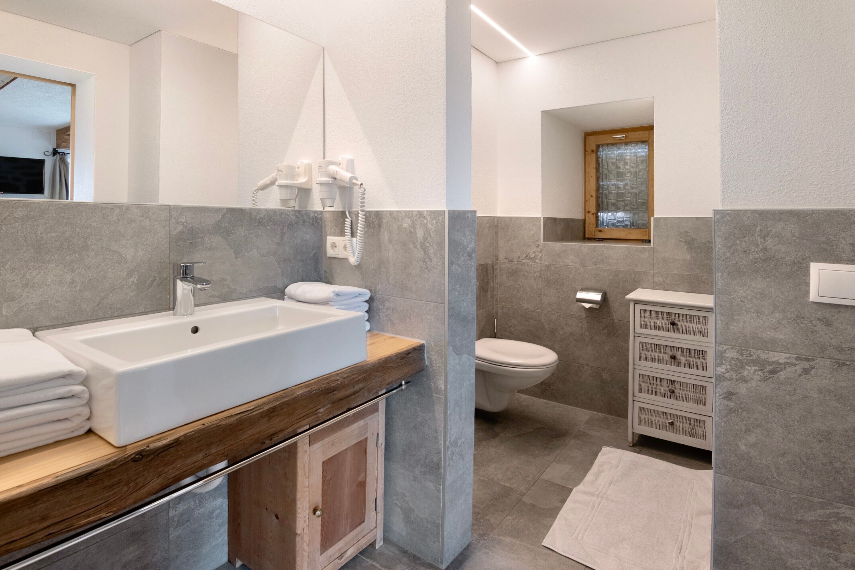 Doccia, asciugacapelli, asciugamani