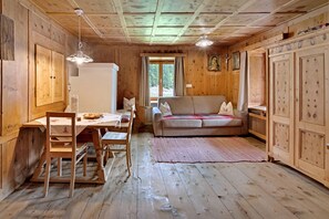 TV - Apartment 'Fragges Spuldra' with Mountain View, Balcony and Wi-Fi (Stelvio)