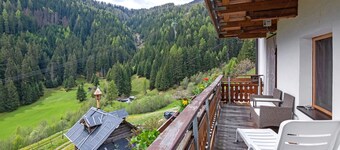 Apartment 'Fragges Spuldra' with Mountain View, Balcony and Wi-Fi