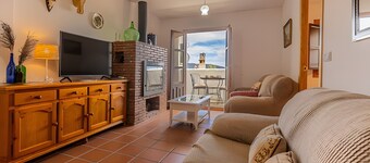 Holiday Home 'Los Compadres' with Mountain View, Shared Pool and Wi-Fi
